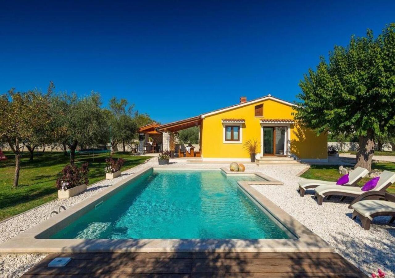 Chiara 2 Bedroom, Private Pool, Bbq & Child-friendly